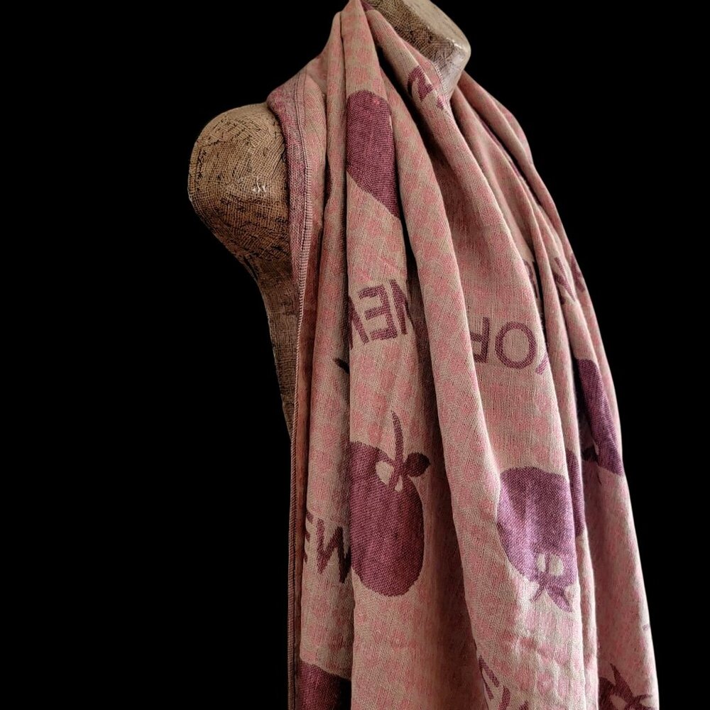 New York-Themed Pink & Burgundy Pashmina Scarf With Apple Print And Fringed Ends